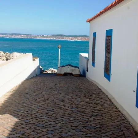 Friendly * Peniche
